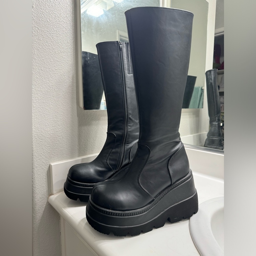 Demonia Shaker-100 Platform Boots